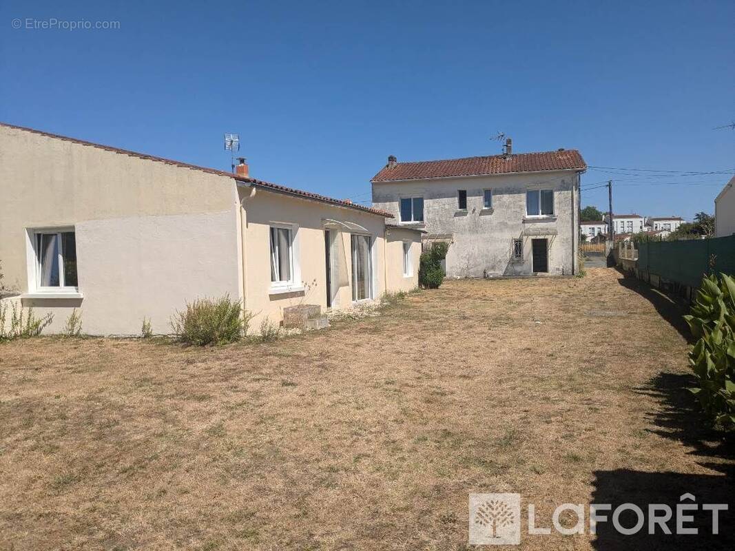 Maison à SAINTES