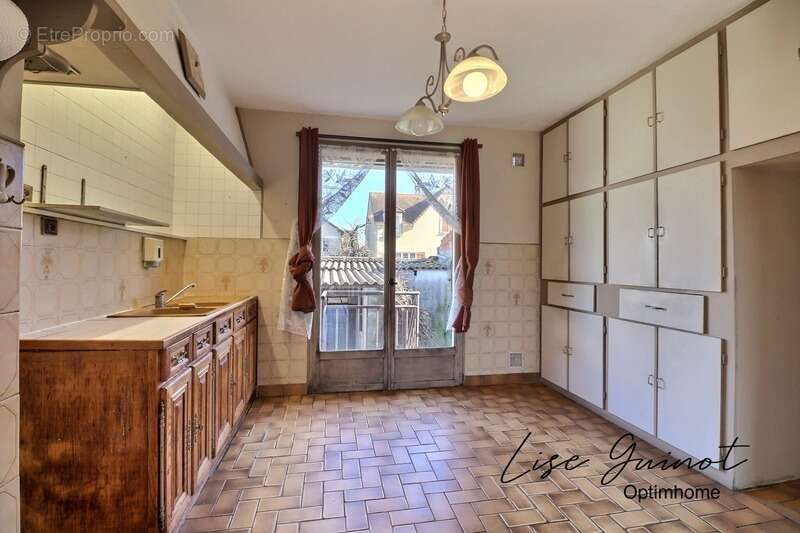 Maison à LES CLAYES-SOUS-BOIS