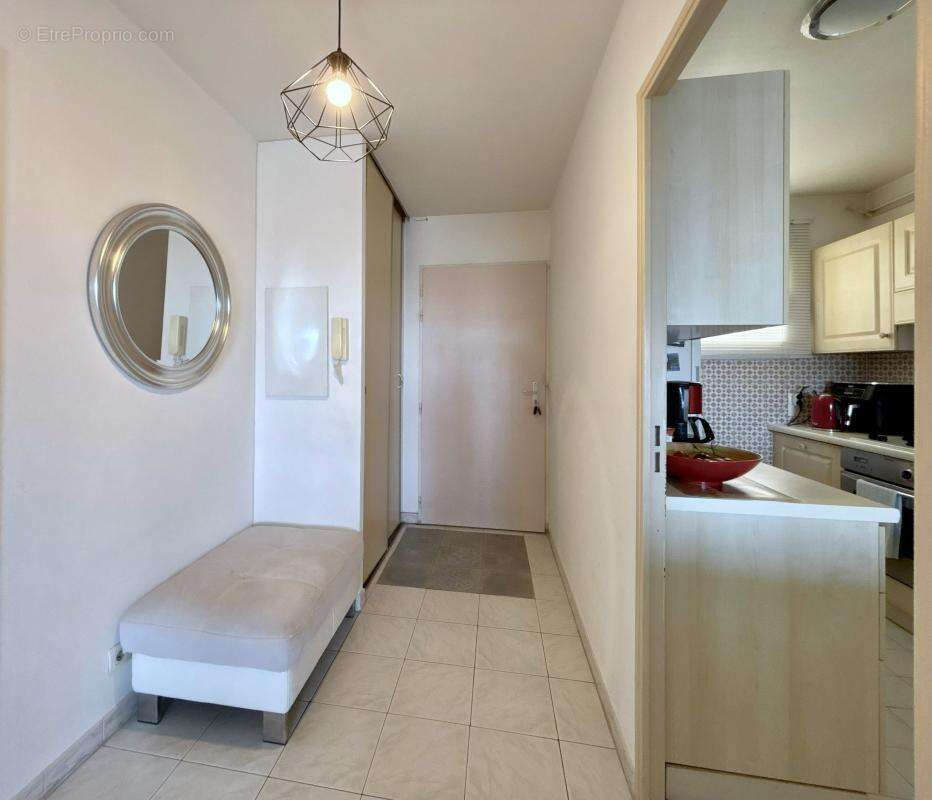 Appartement à SAINT-LAURENT-DU-VAR