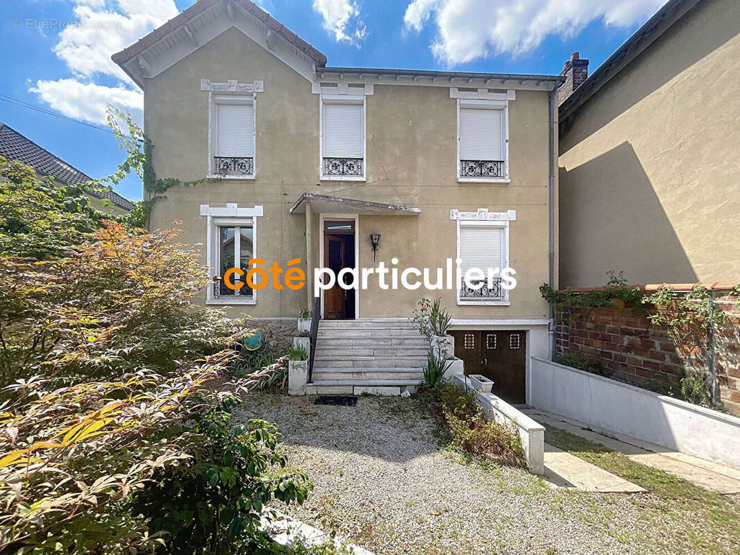 Maison à SAINT-MAUR-DES-FOSSES