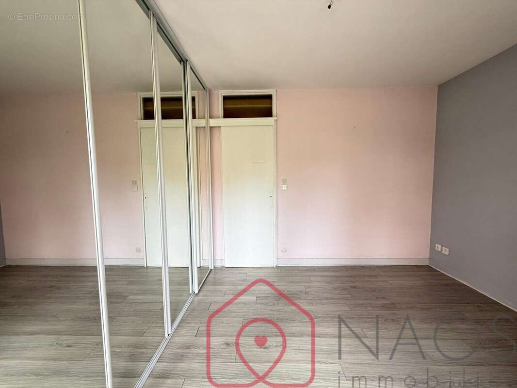 Appartement t2 en rez-de-chaussée avec balcon filant, cave et stationnements - photo 11