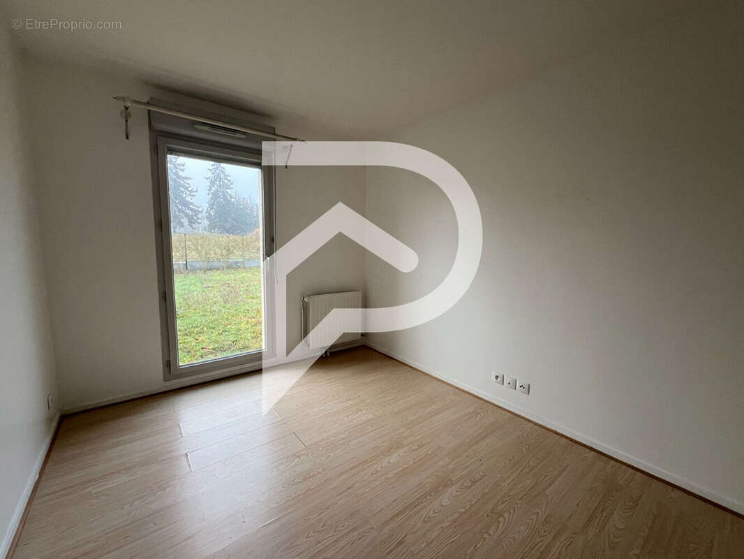 Appartement à LE MESNIL-SAINT-DENIS