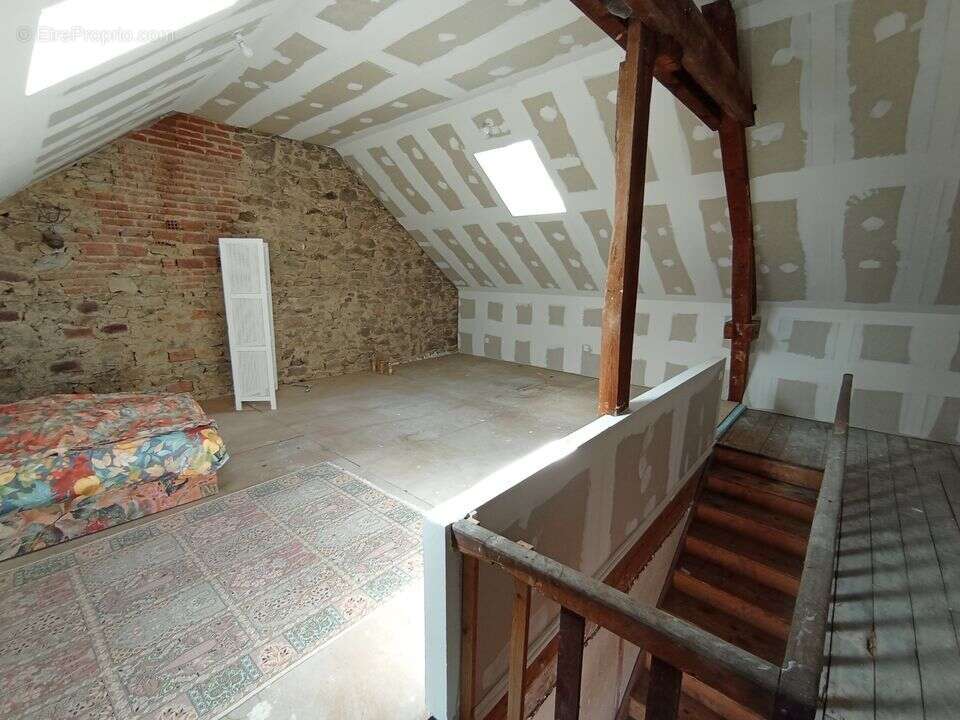 Maison à LE MAYET-DE-MONTAGNE