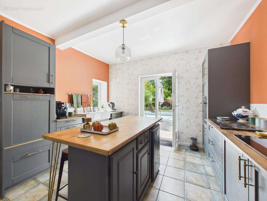 Maison 280 m² à Vieux-Conde  - photo 4