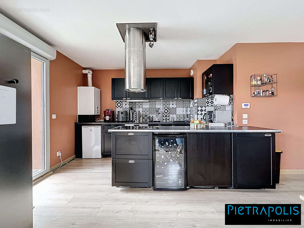 Appartement à PIERRE-BENITE