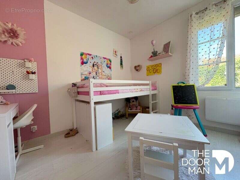 Maison à SAINT-HILAIRE-DE-CHALEONS