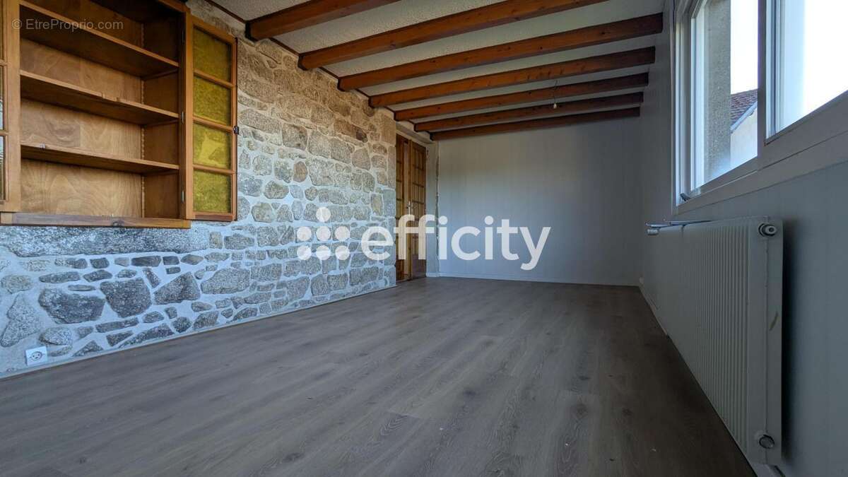 Maison 96 m² à Saint-Remy-Sur-Durolle  - photo 10