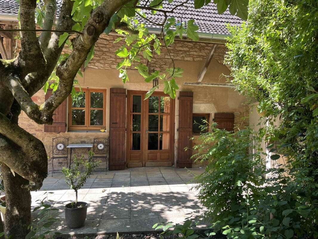Maison 300 m² à La Genete  - photo 9