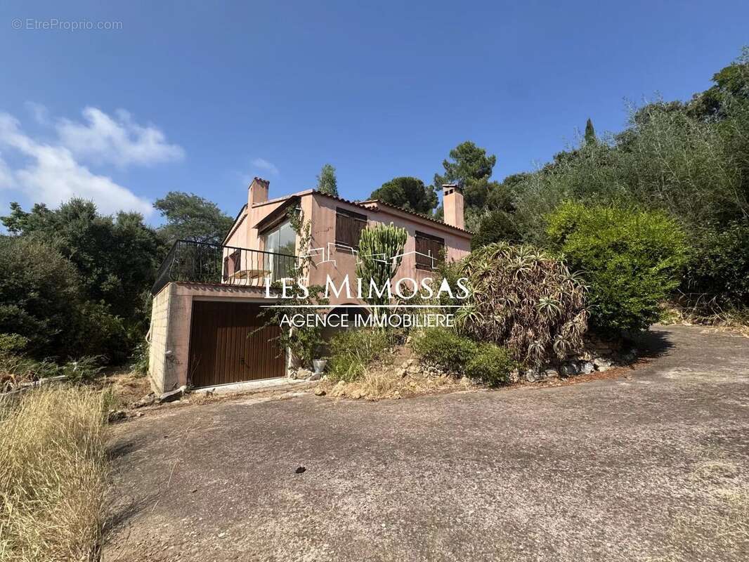 Maison à ROQUEBRUNE-SUR-ARGENS