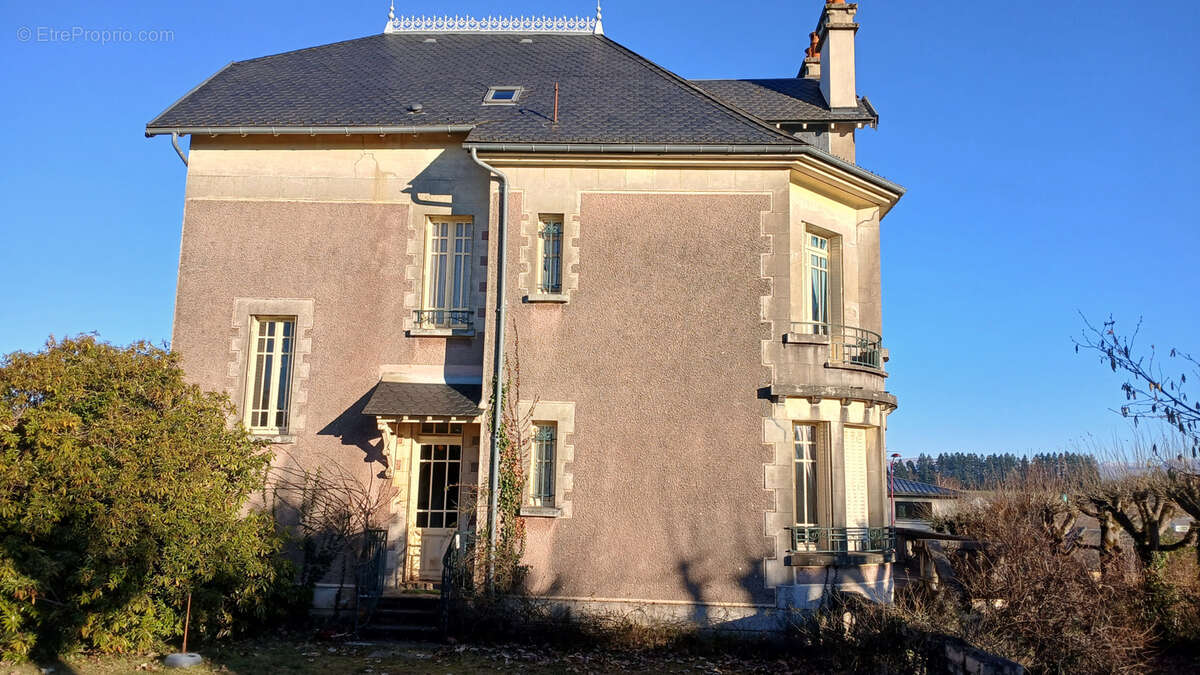 Maison à MAURIAC