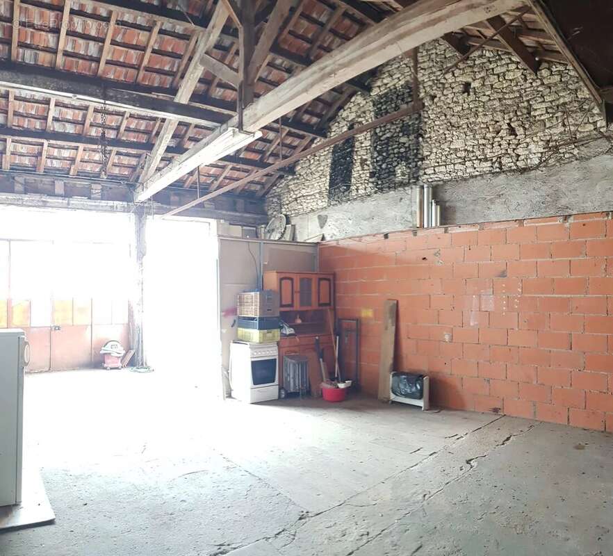 Maison à CASTELNAU-MONTRATIER