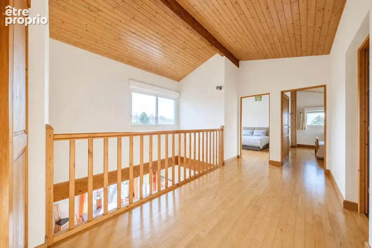 Maison lumineuse de 196 m² à Cubzac-les-Ponts - photo 9