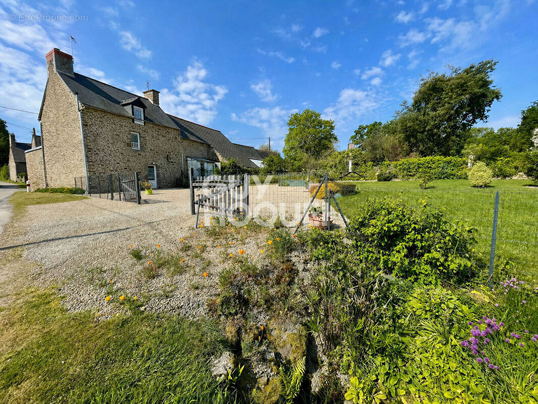 Maison à BAGUER-MORVAN