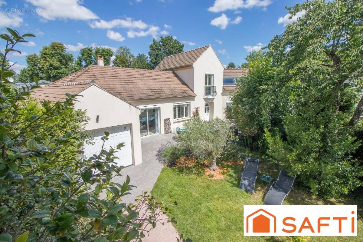 Photo 1 - Maison à LE MESNIL-SAINT-DENIS