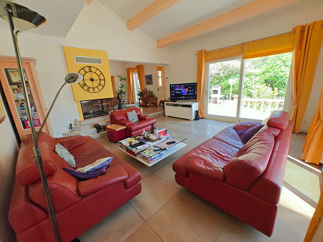 Toulon ouest limite le revest villa de 141 m² sur 3 500 m² de terrain paysagé avec piscine vue dégagée sur le mont faron calme a - photo 3