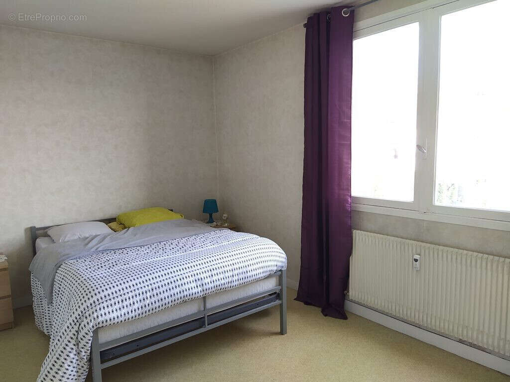 Chambre 1 - Appartement à CLERMONT-FERRAND