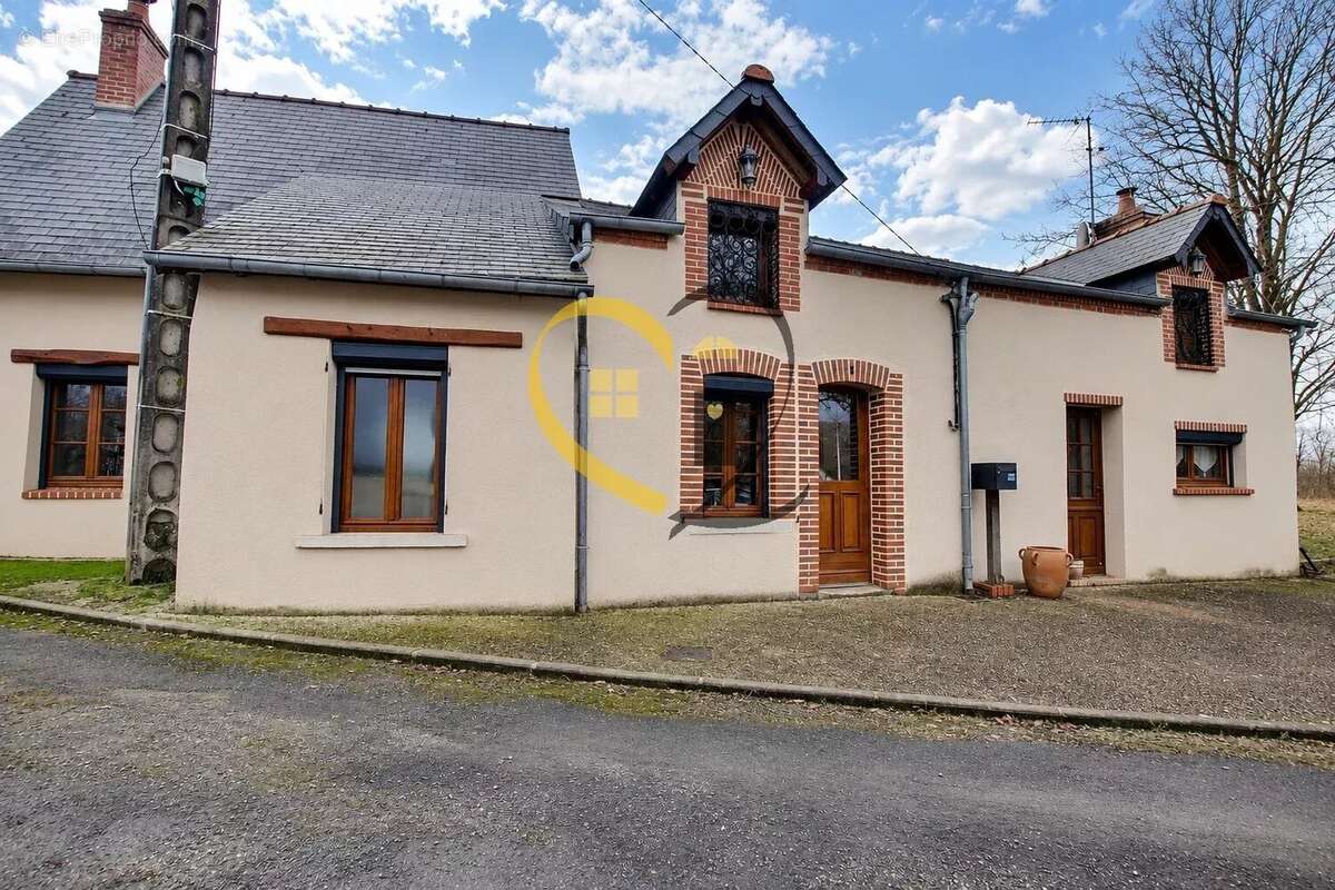 Maison à IVOY-LE-PRE