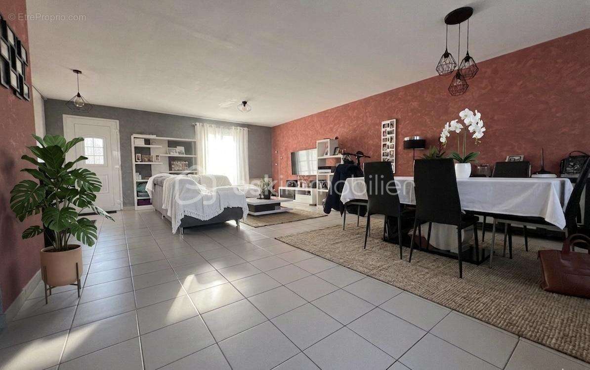 Maison à LA BAZOGE