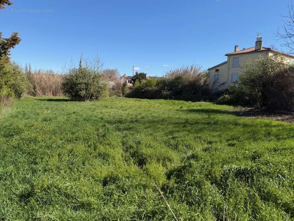 Terrain 750 m² à Gardanne  - photo 2