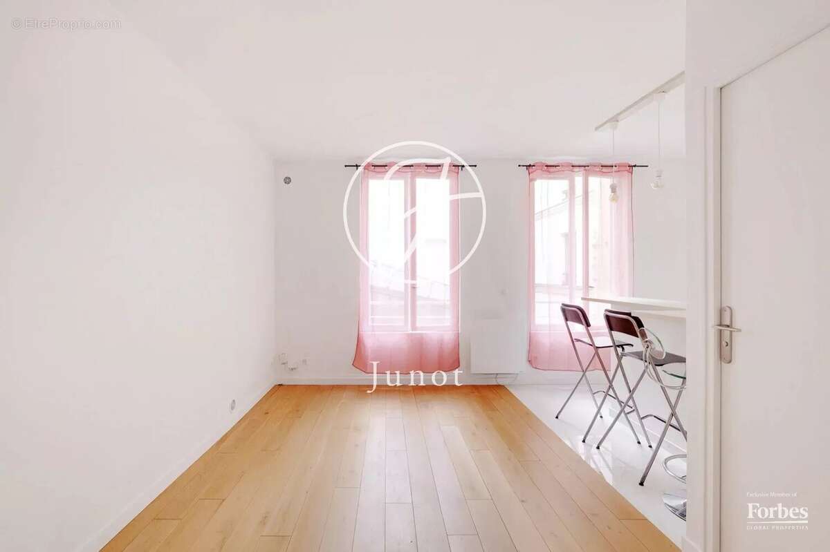 Appartement à PARIS-7E