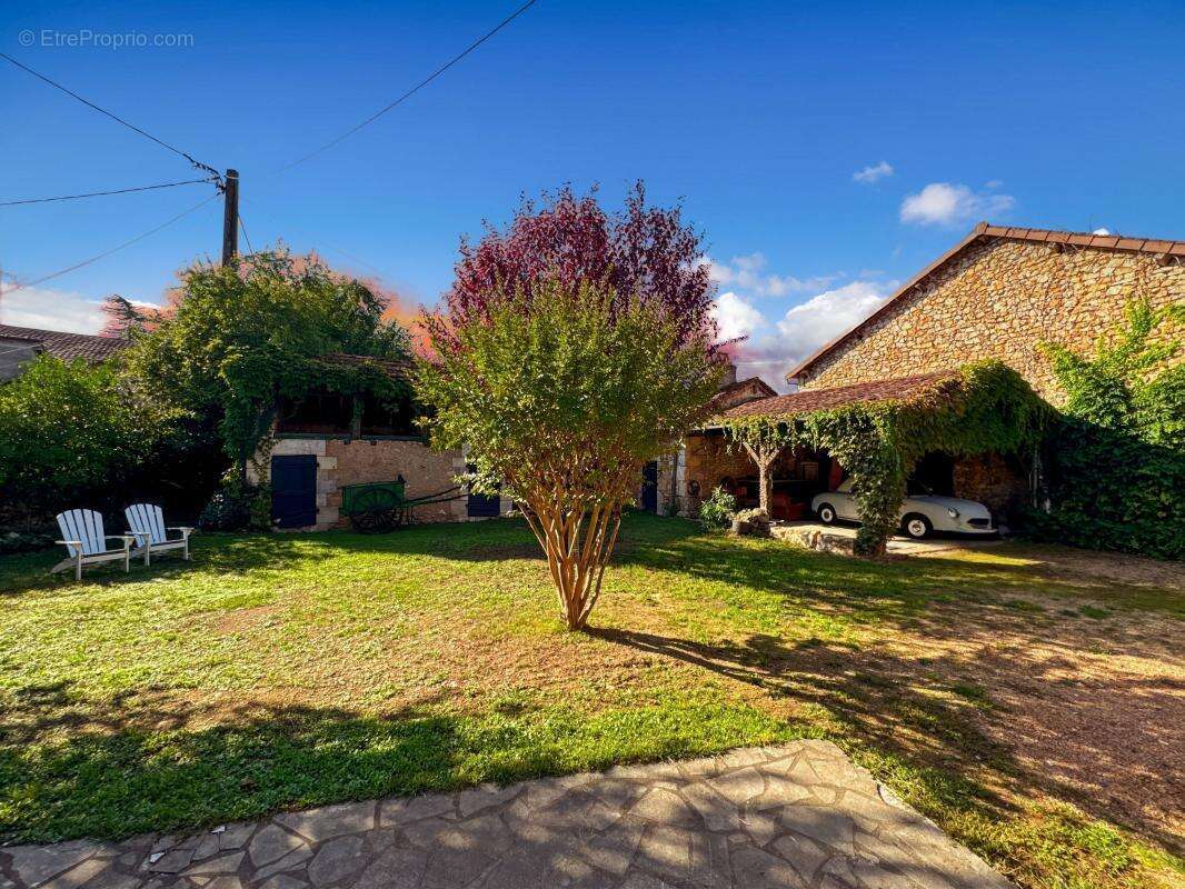 Maison à ANTONNE-ET-TRIGONANT