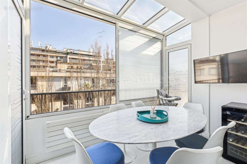 Appartement à PARIS-16E