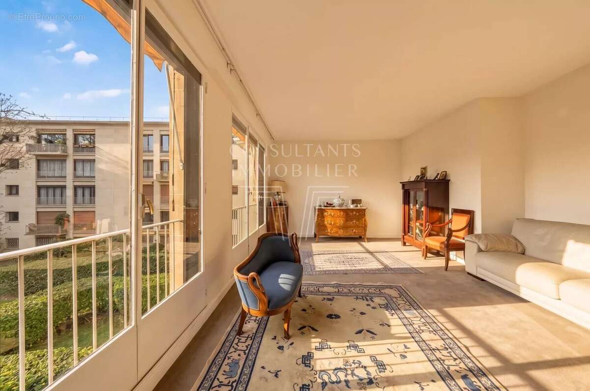 Appartement à NEUILLY-SUR-SEINE