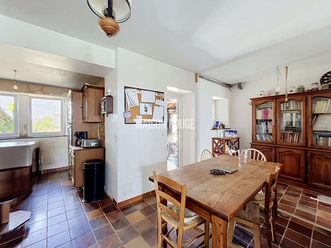 Face à la baie du Mont-Saint-Michel ? Maison familiale avec dépendance, garage et terrain de 1 700 m² - photo 4