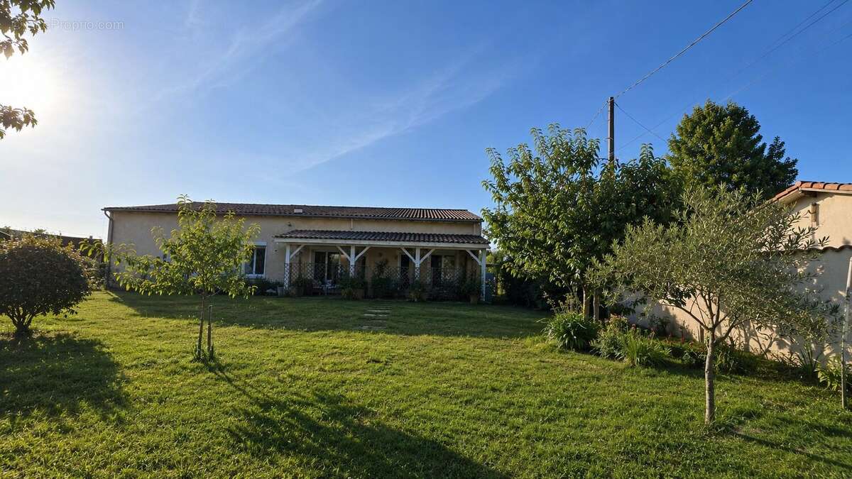 Maison 142 m² à Cadaujac  - photo 2