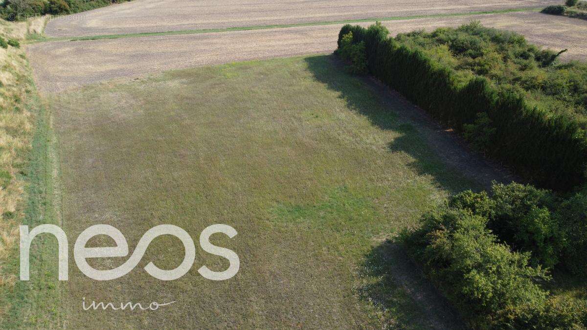 Terrain à MEHUN-SUR-YEVRE