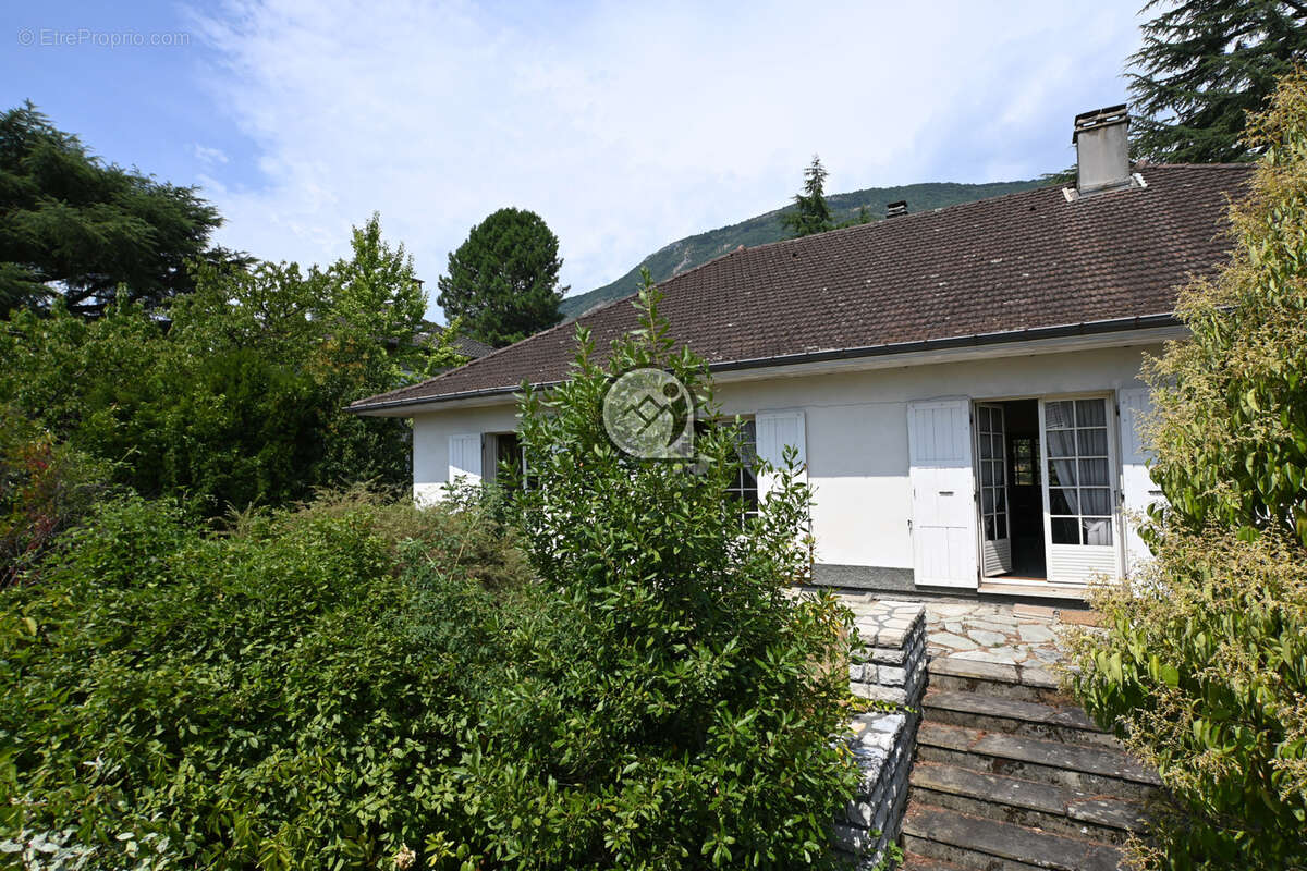 Corenc - Maison individuelle pleine de charme   165 m2   Terrain arboré d’environ 900 m2 - photo 5