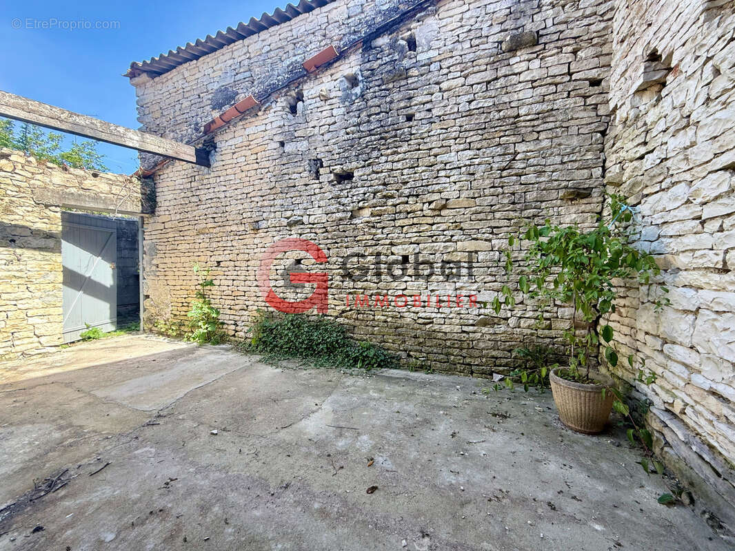 Maison à SAINT-HILAIRE-LA-PALUD