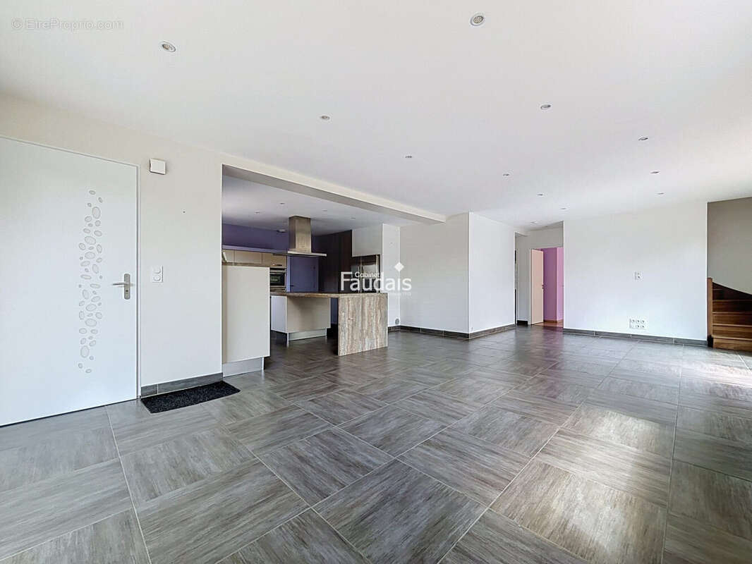 Maison 160 m² à La Barre-De-Semilly  - photo 5