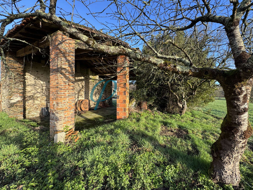 Maison à SAINT-CHRISTOPHE-LA-COUPERIE