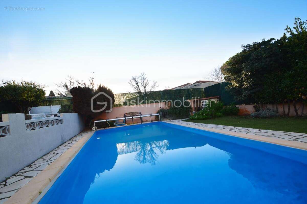 Maison à SAINT-LAURENT-DE-LA-SALANQUE