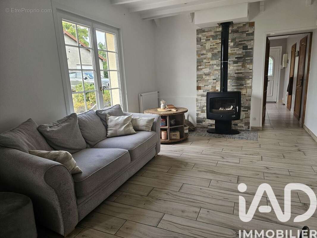Maison 133 m² à Frieres-Faillouel  - photo 3