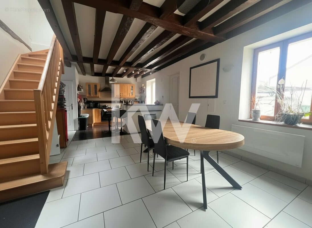 Maison à SAINT-PRYVE-SAINT-MESMIN