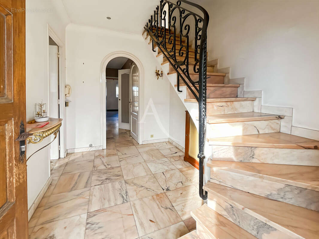 Appartement à MOUGINS