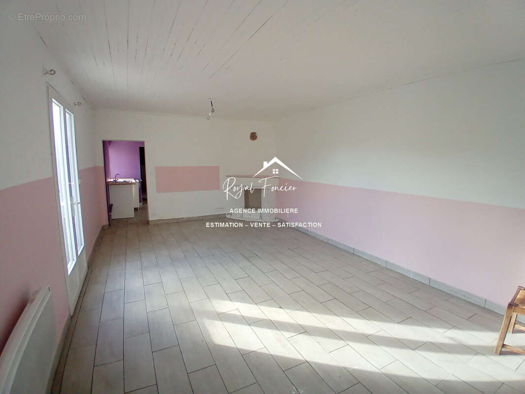 Pièce de réception  - Maison à SAINTE-MAURE-DE-TOURAINE