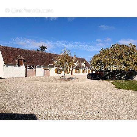 Maison à MONTCORBON