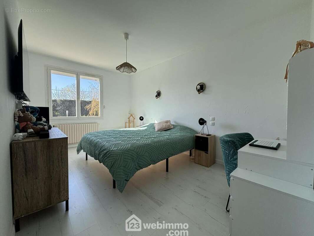 1 chambre de 14 m2, - Maison à THURE