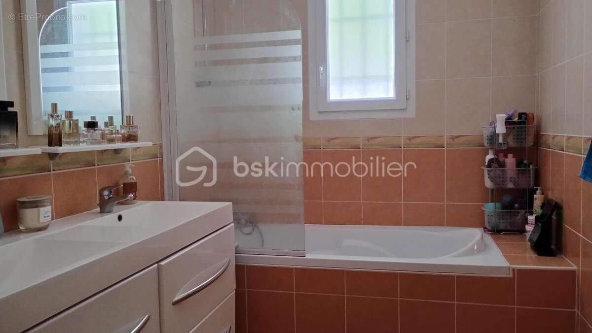 Maison 93 m², Pocé-sur-Cisse   ** exclusivité by Véronique HOLLEVILLE ** - photo 6