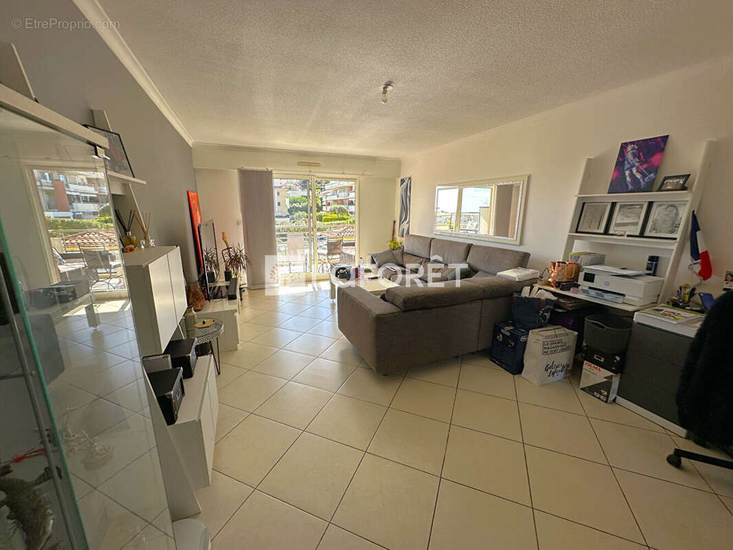 Appartement à SAINT-LAURENT-DU-VAR