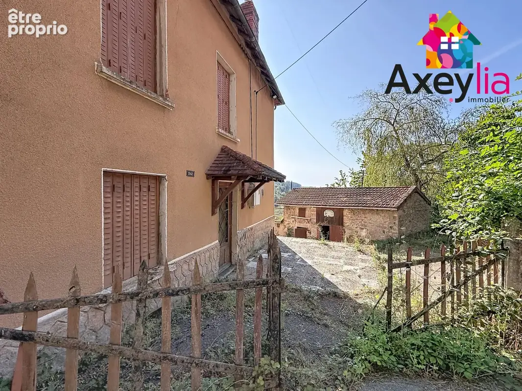 A vendre - saint-bonnet-des-quarts - maison d'habitation à réhabiliter avec grange mitoyenne et terrain - photo 4