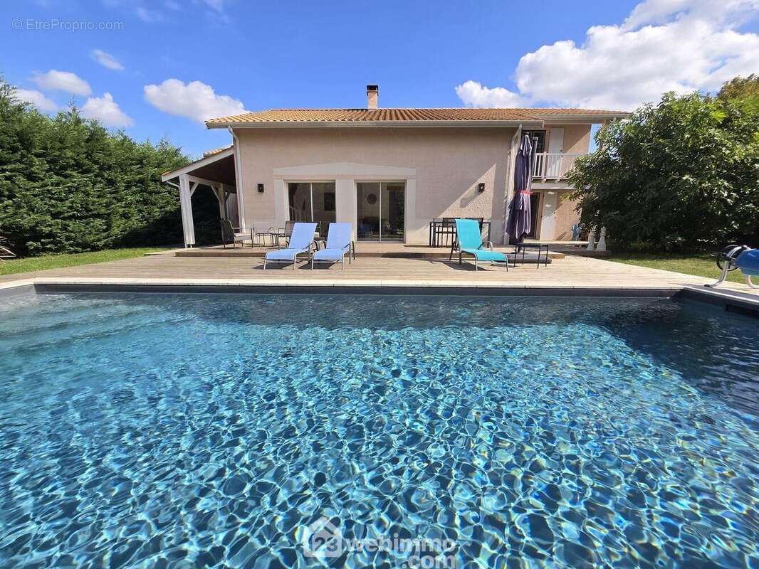 Et une piscine - Maison à SAINT-AUBIN-DE-MEDOC