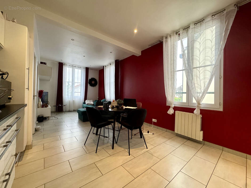 Appartement à SARTROUVILLE