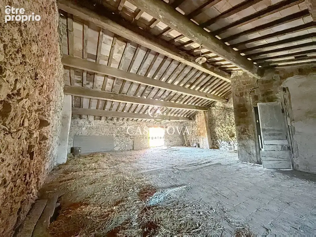 A 15 min de PEZENAS, 2 bâtisses en pierre à rénover : 200 m² habitables + 140 m² garage, jardinet, fort potentiel ! - photo 5