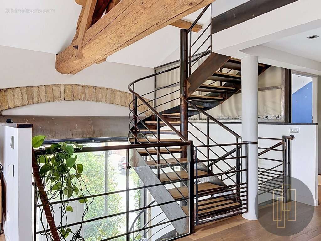 Exclusivité - Liergues Centre Bourg - Loft 5 chambres, 236 m² avec jardin et stationnements - photo 6