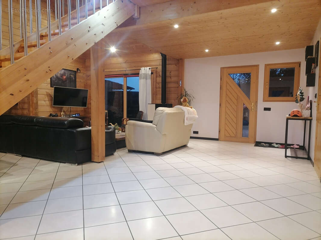 Maison à CAOUENNEC-LANVEZEAC