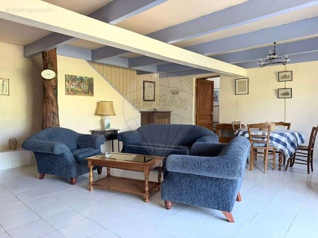 Maison à CHAILLEVETTE